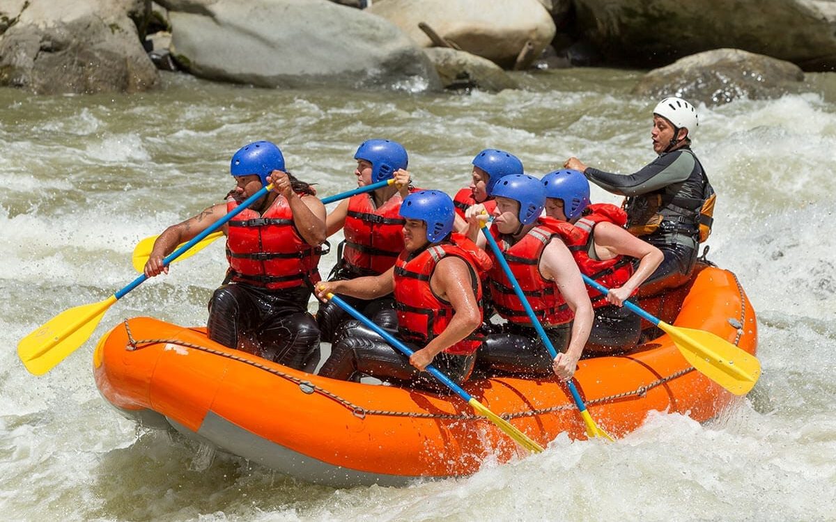 Gruppe beim Rafting